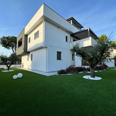 Room47 Nocleg ze śniadaniem 3*