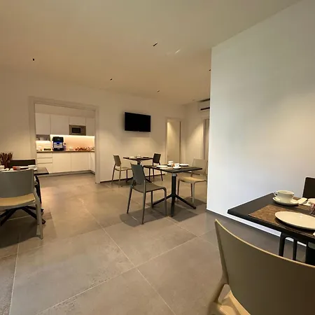 Room47 فندق مبيت وإفطار ألبا أدرياتيكا