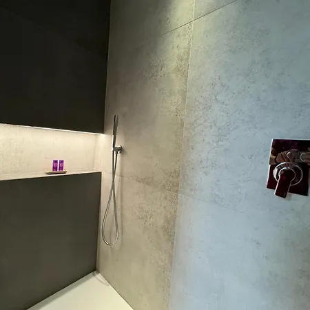 Room47 فندق مبيت وإفطار ألبا أدرياتيكا
